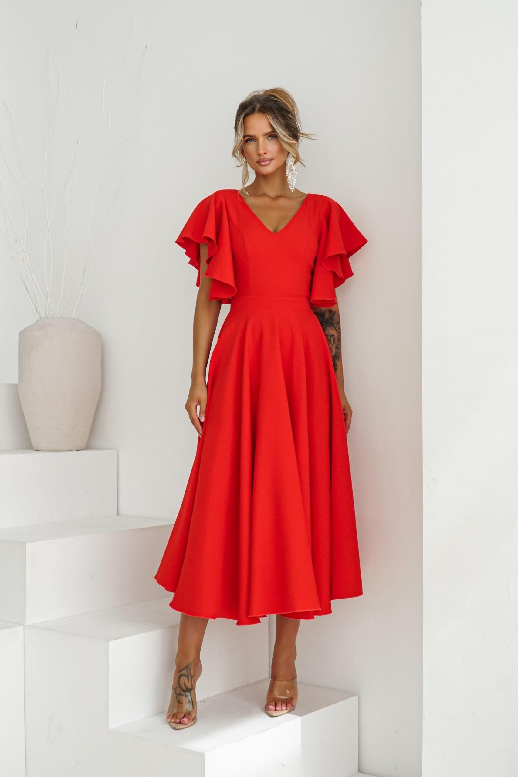 Lora czerwona suknia z efektownymi rękawami - obrazek 4