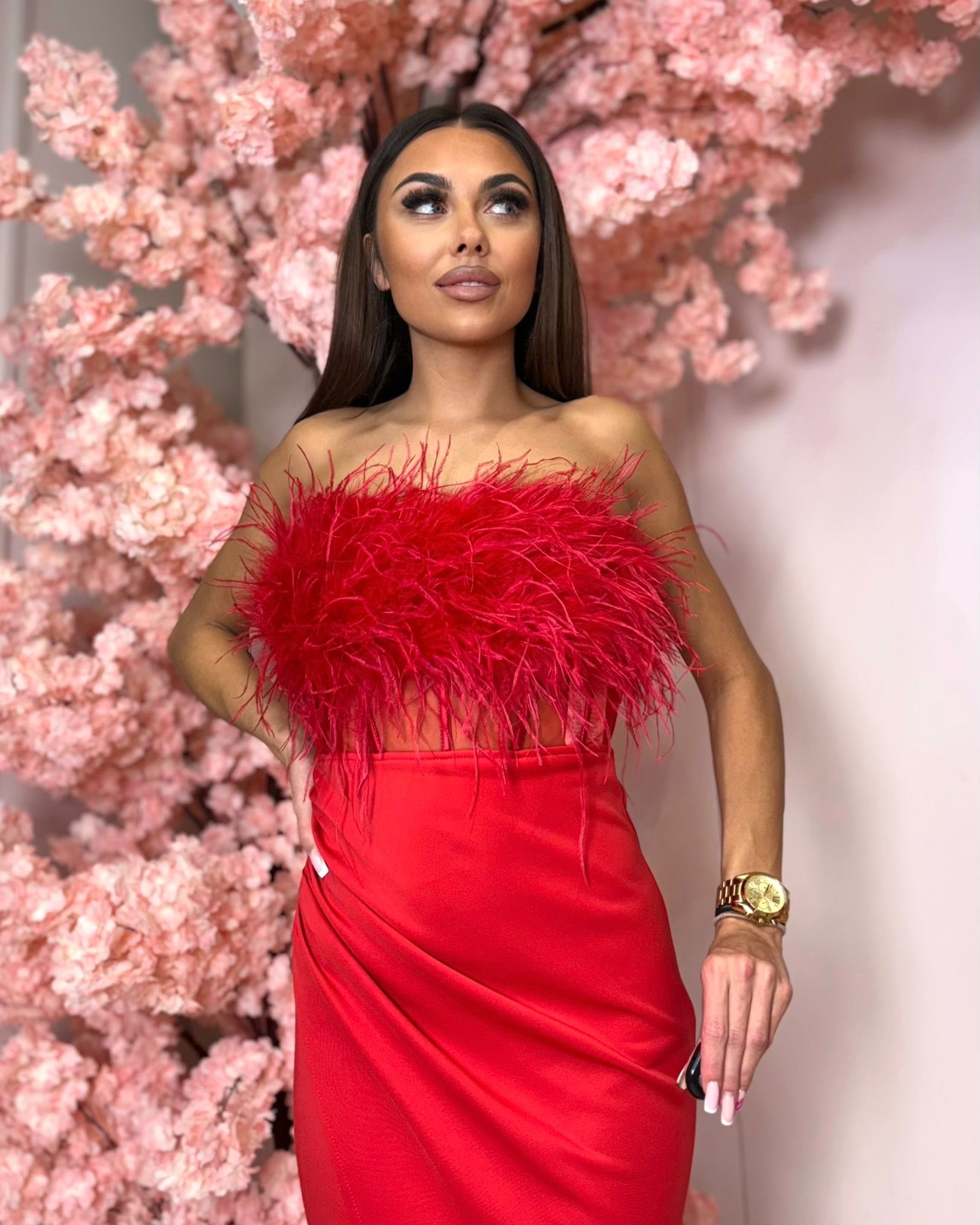 Immer Czerwona Sukienka Maxi Z Piórami - obrazek 4