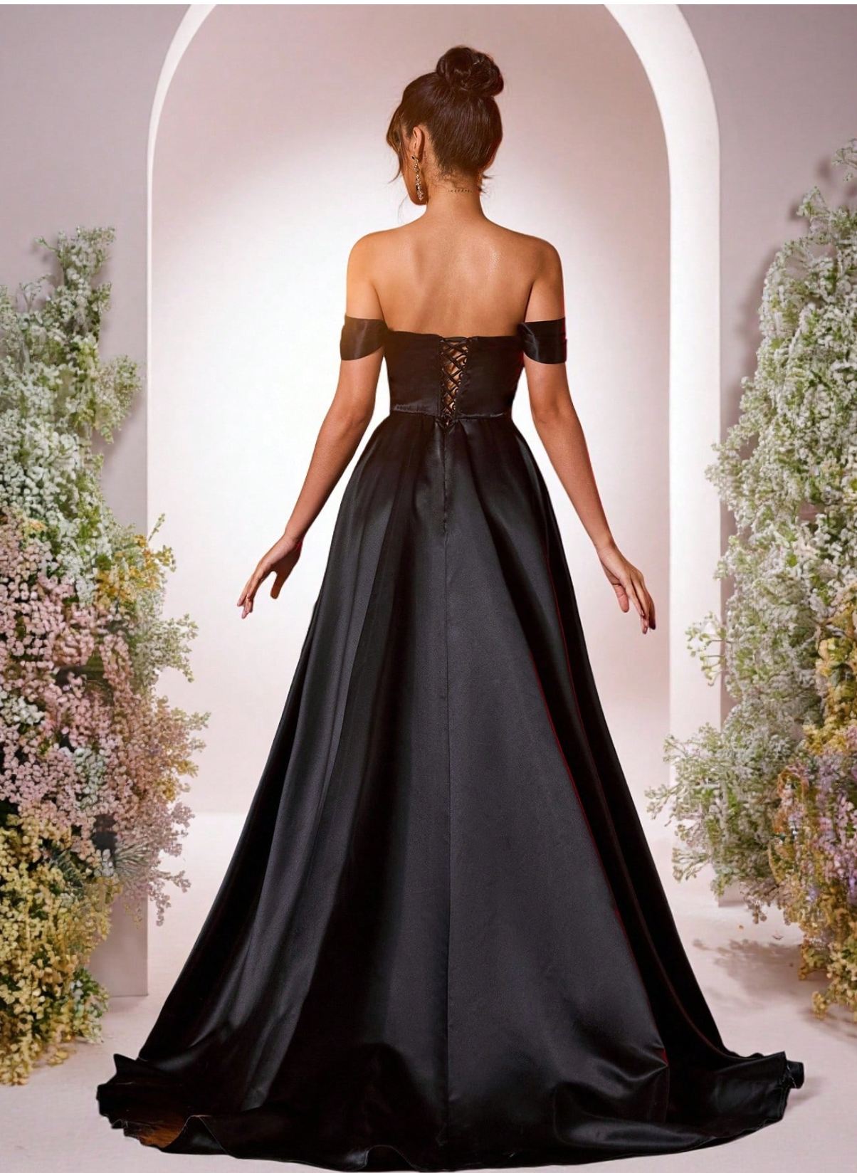 Czarna sukienka wieczorowa Velora z trenem na bal i studniówkę - obrazek 5