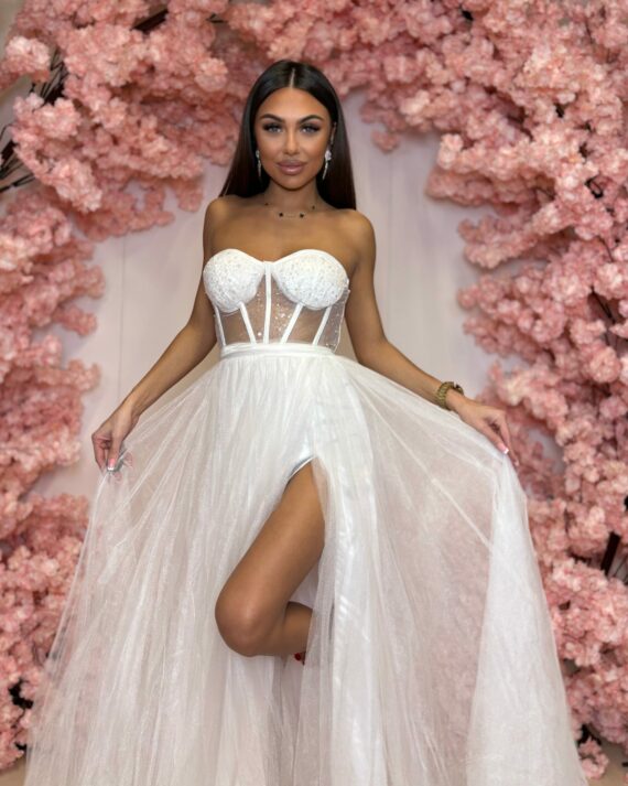 Casino biała tiulowa sukienka księżniczka ślubna