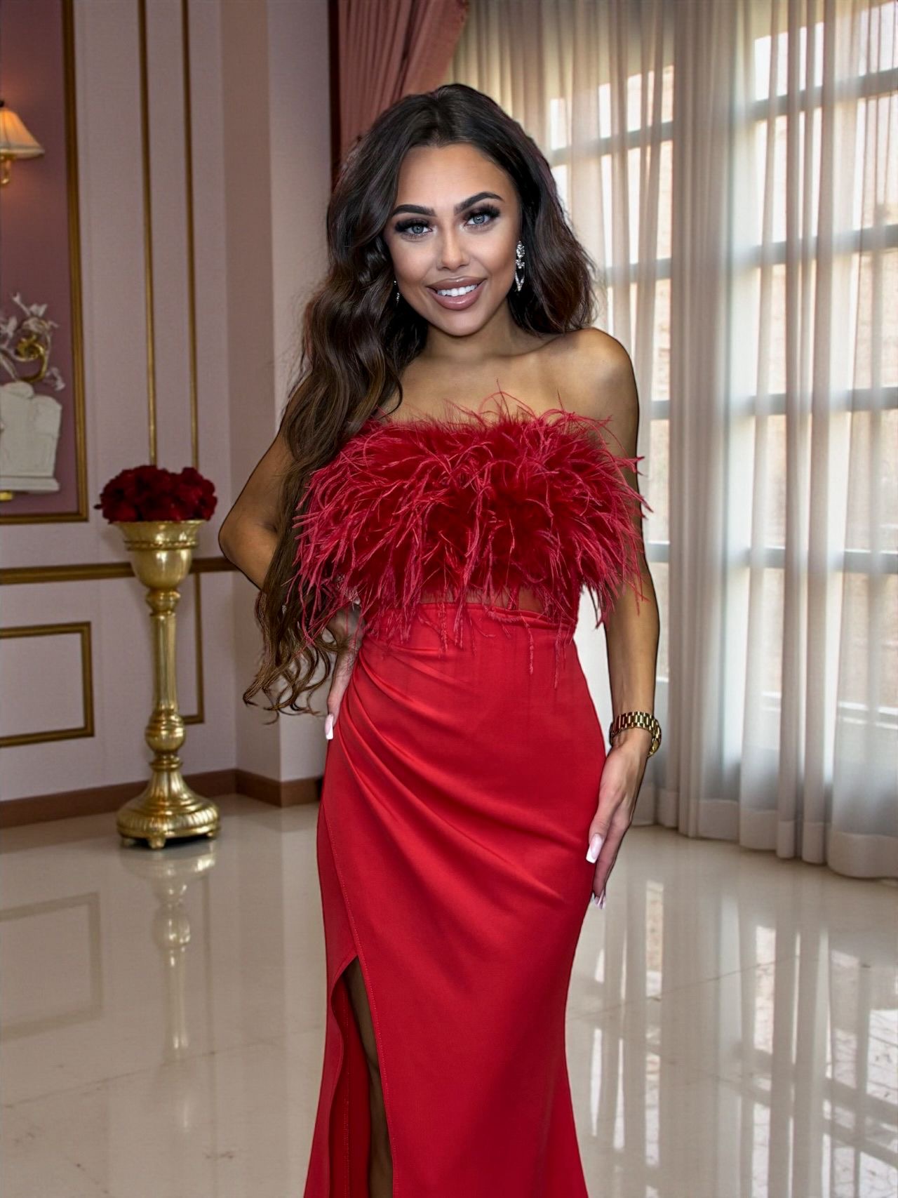 Immer Czerwona Sukienka Maxi Z Piórami sznurowanym gorsetem - obrazek 2