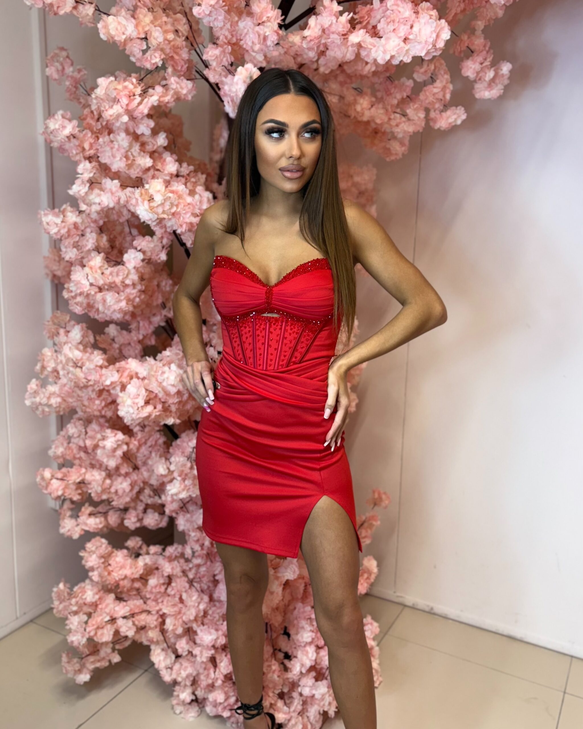 Luckin czerwona krótka sukienka z rozcięciem